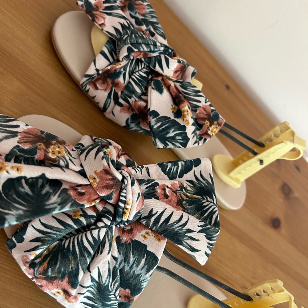 H&M Sandals - Picture 2 of 15